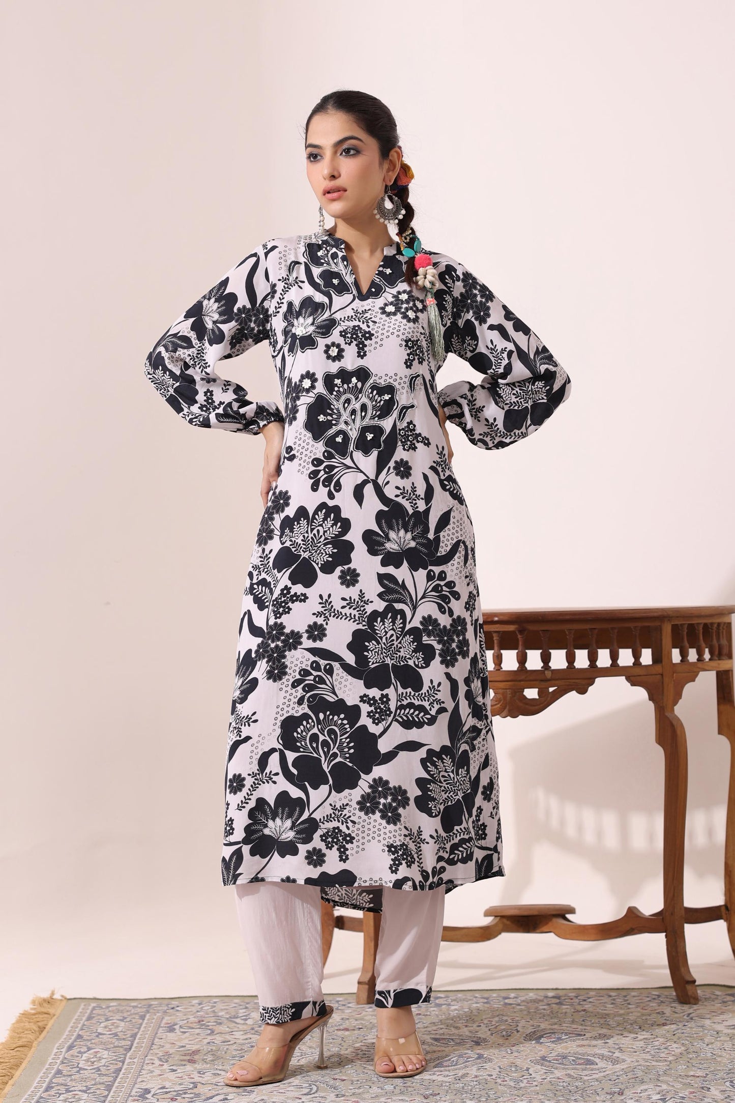 SummerFalling-Black & White Floral Printed Crepe Silk Pants Set