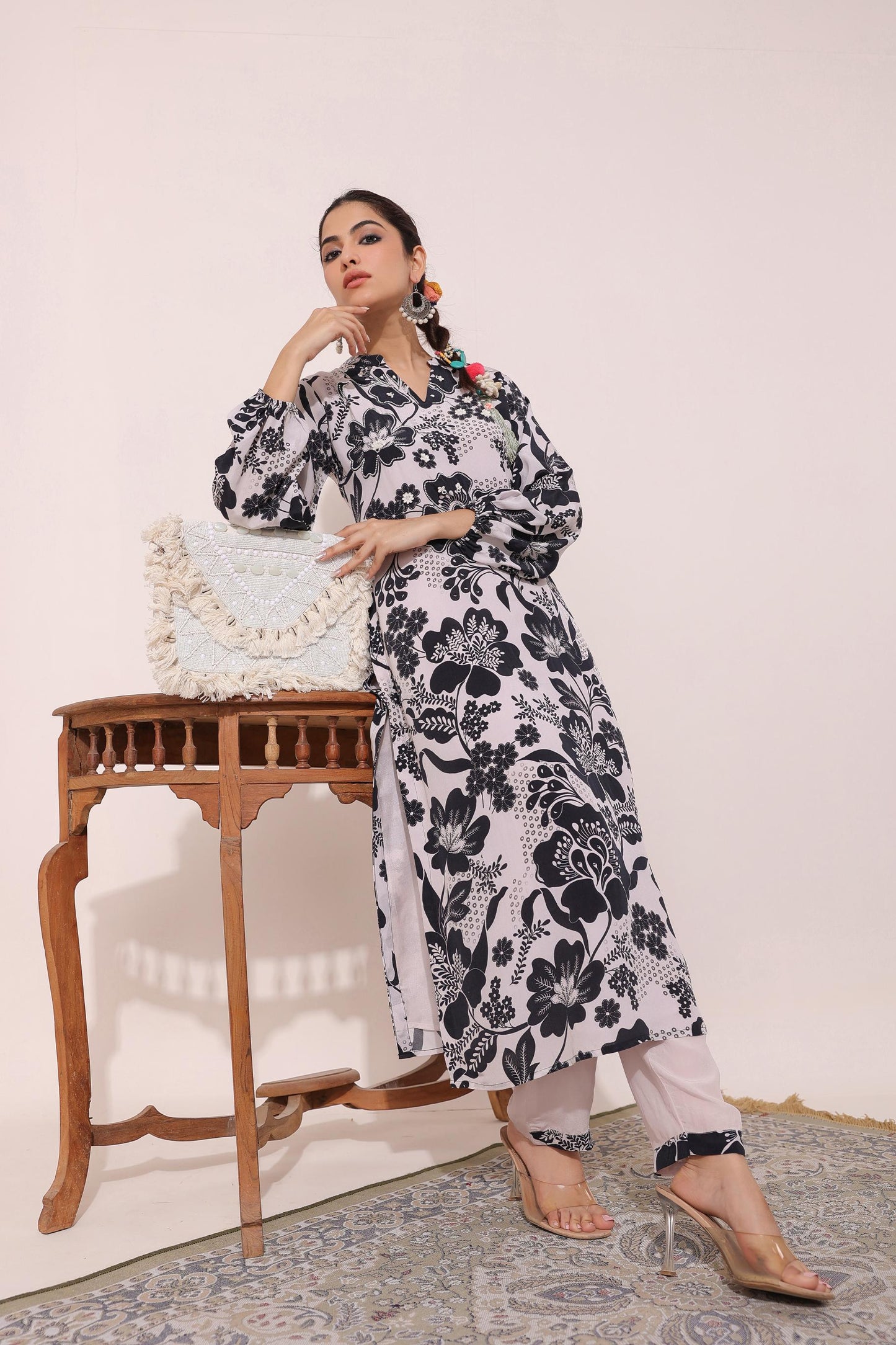 SummerFalling-Black & White Floral Printed Crepe Silk Pants Set