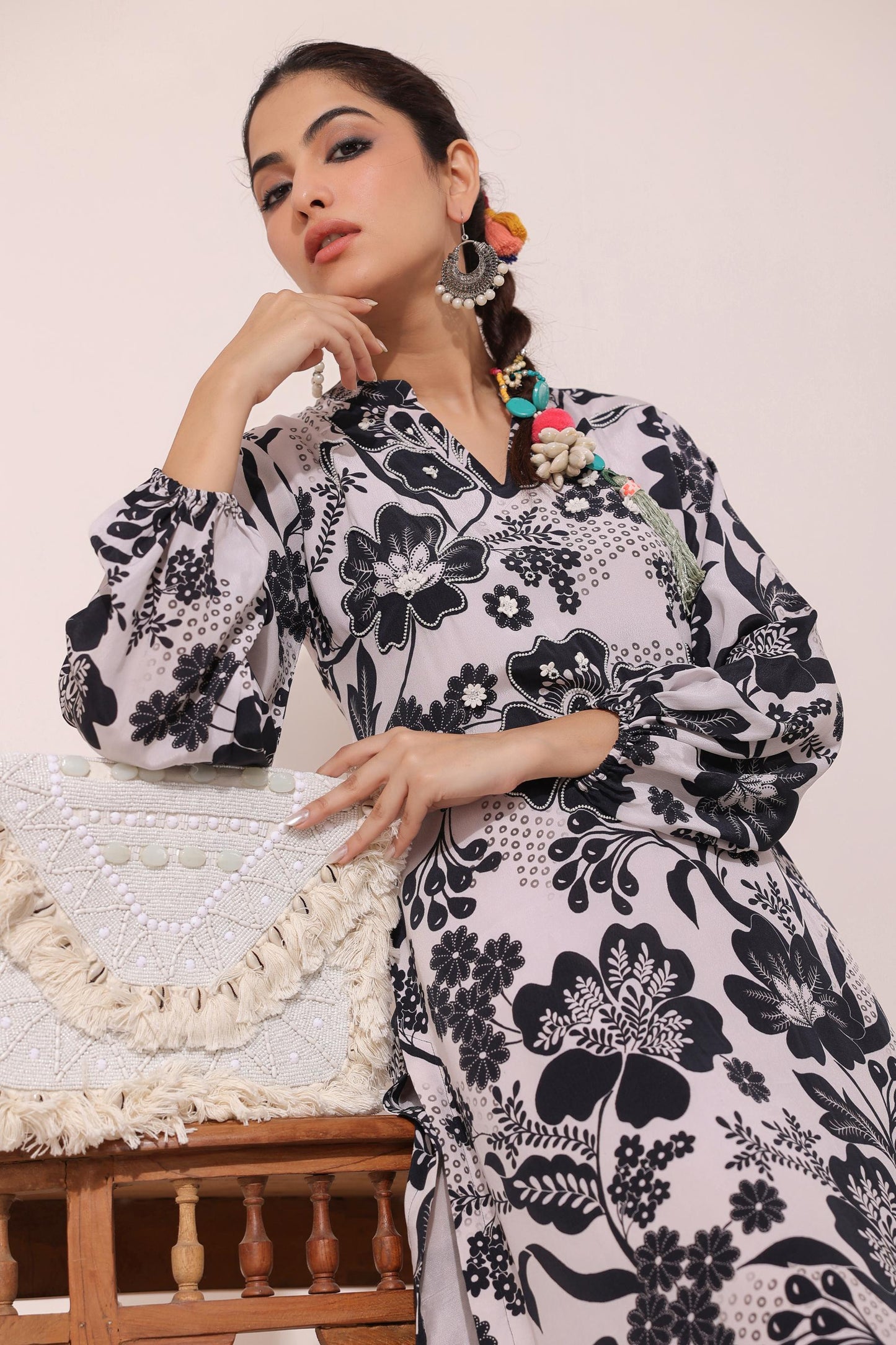 SummerFalling-Black & White Floral Printed Crepe Silk Pants Set
