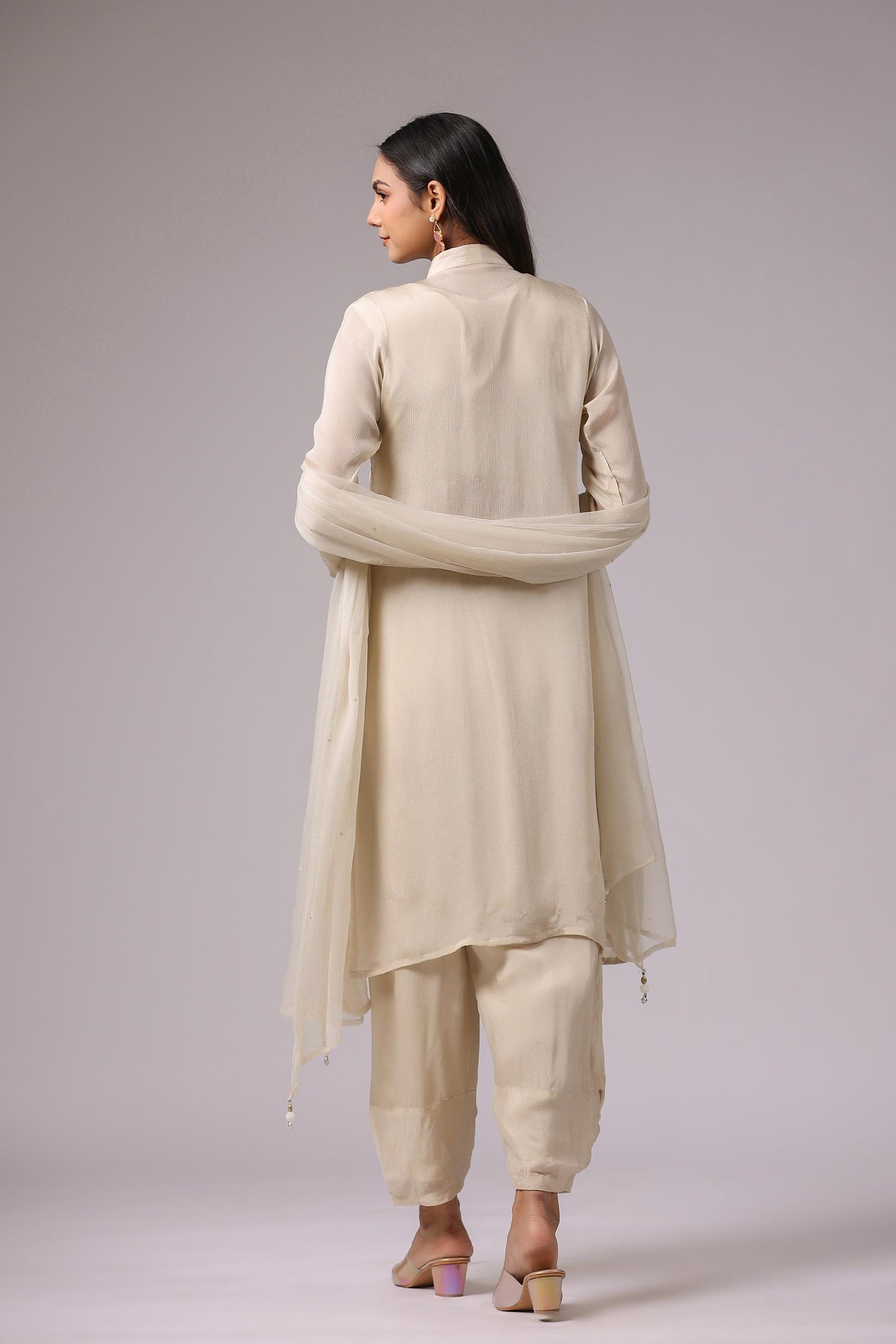 SummerFalling-Beige Gold Floral Embroidered Chinon Silk Cape Set