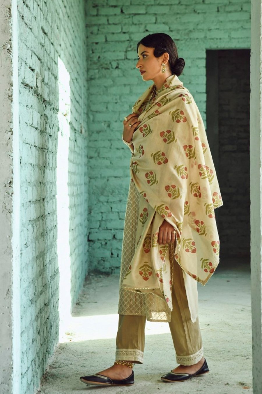 SummerFalling-Beige Embroidered Chanderi Silk Kurta Set