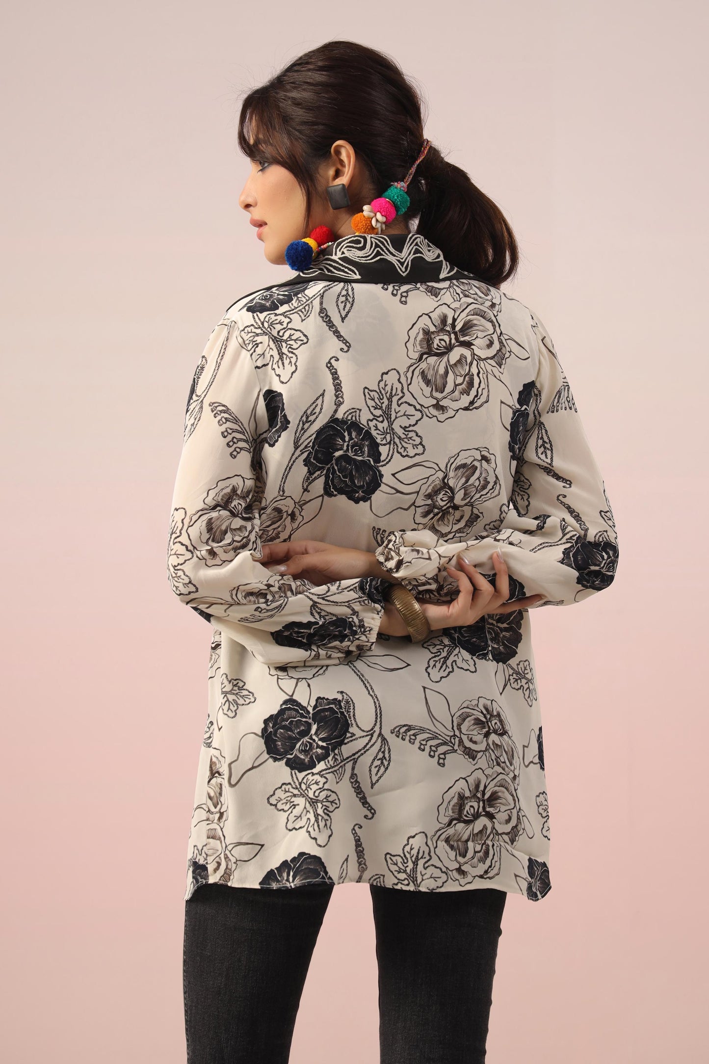 SummerFalling-Black & White Floral Printed Crepe Silk Short Top