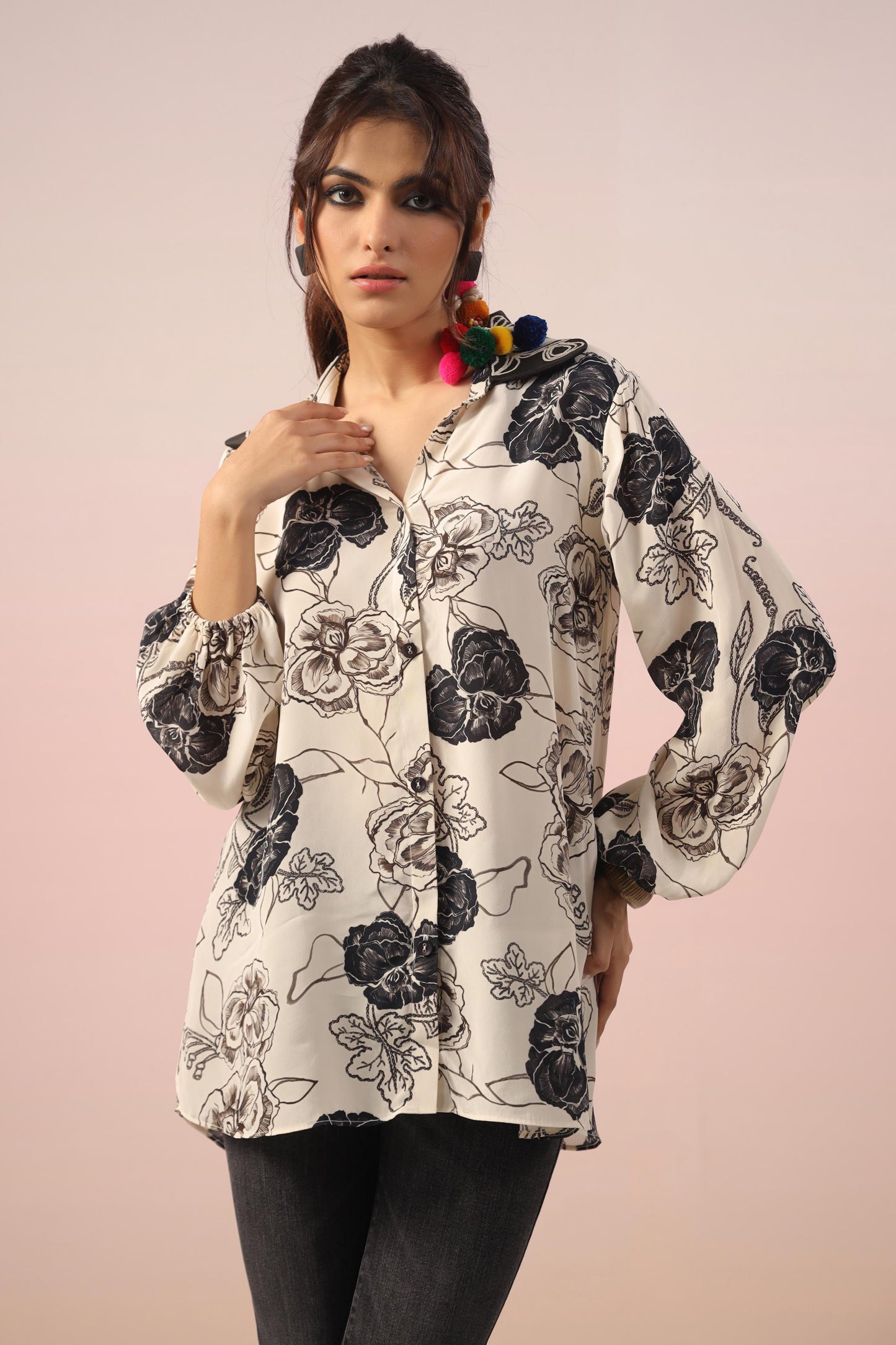 SummerFalling-Black & White Floral Printed Crepe Silk Short Top