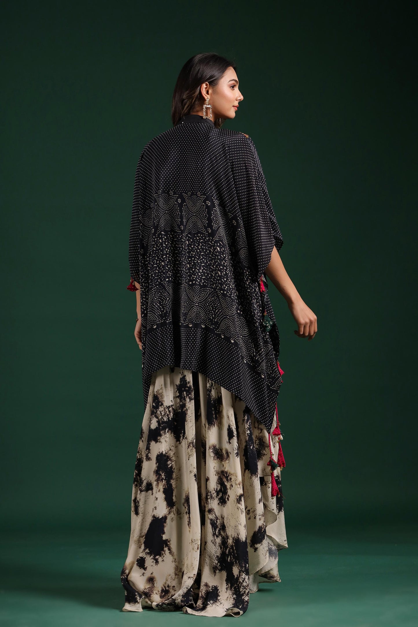 SummerFalling-Black & Pearl White Digital Printed Premium Silk Cape Set